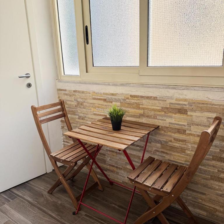 Art in Center - Double Room with Private Bathroom - 19