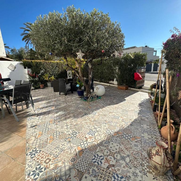 Bonito apartamento con gran terraza y piscina comunitaria AV-08 - Two-Room Apartment - 42