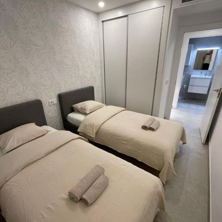 Gran Alcant Iconic Apartment Riki - Three-Bedroom Apartment - 28