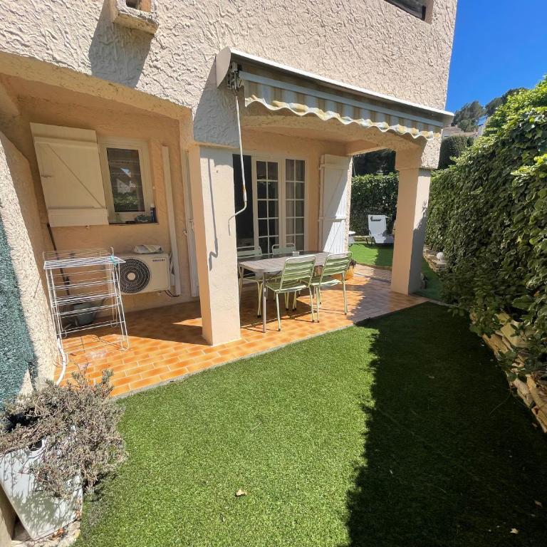 Appart-St Cyr sur Mer-La Madrague-4pers-Parking - Appartement 1 Chambre - 12