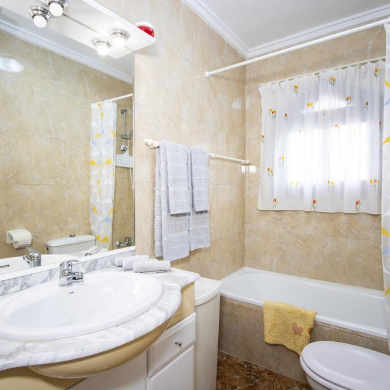 Casa Vera - Three-Bedroom House - 13