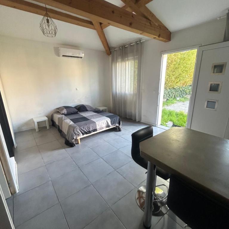 Studio Indépendant - Quartier Résidentiel - Maison de Vacances - 10