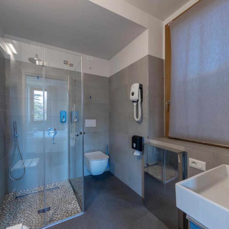 StraVagante Hostel & Rooms - Quadruple Room with Private Bathroom - 2