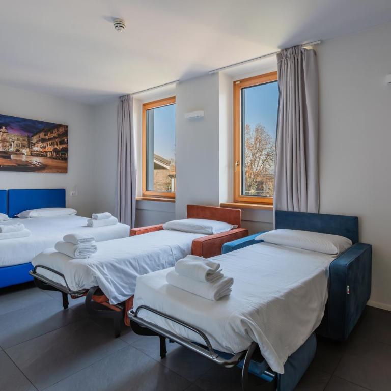 StraVagante Hostel & Rooms - Quadruple Room with Private Bathroom - 4