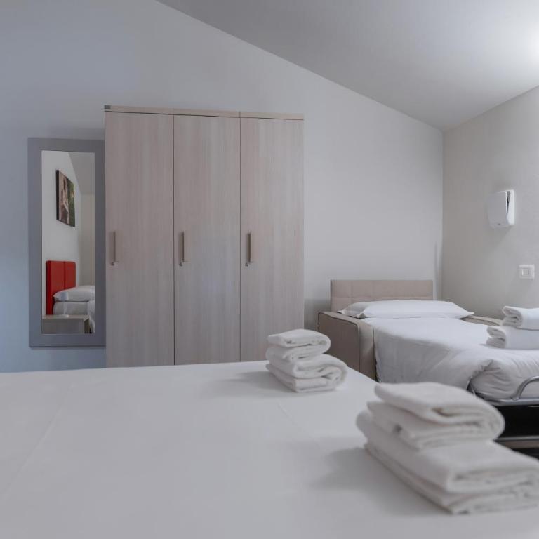 StraVagante Hostel & Rooms - Triple Room with Private Bathroom - 9