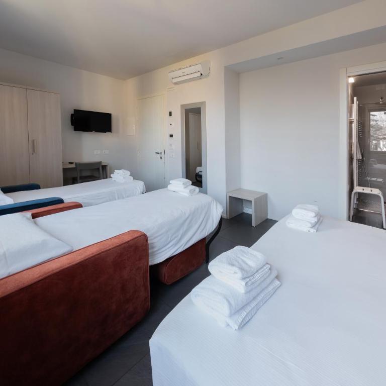 StraVagante Hostel & Rooms - Quadruple Room with Private Bathroom - 6