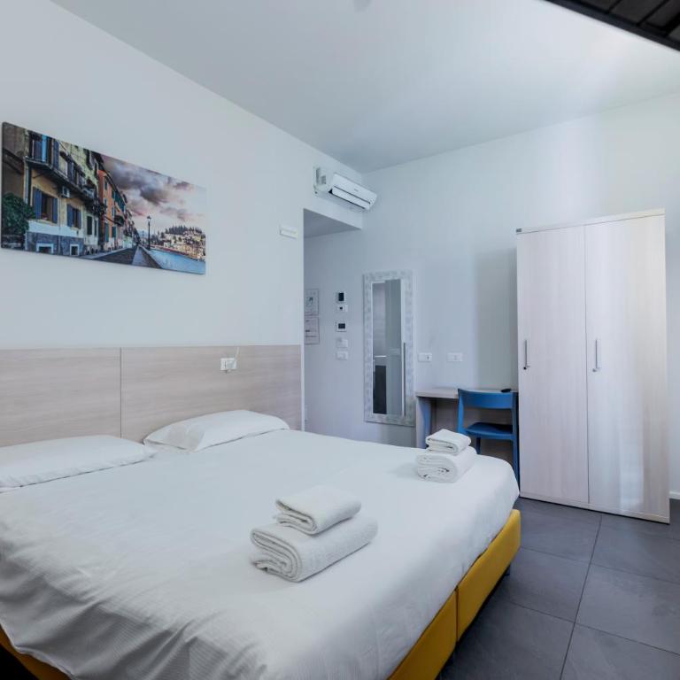 StraVagante Hostel & Rooms - Double or Twin Room with Private Bathroom - 6
