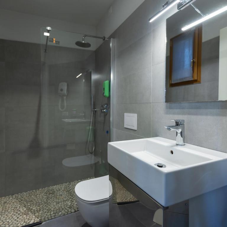 StraVagante Hostel & Rooms - Double or Twin Room with Balcony and Private Bathroom - 3