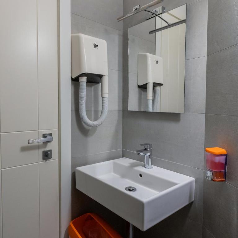 StraVagante Hostel & Rooms - Double or Twin Room with Balcony and Private Bathroom - 17