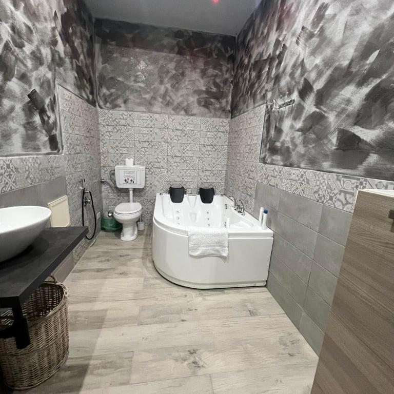 La Casa di Bella - Studio with Spa Bath - 7