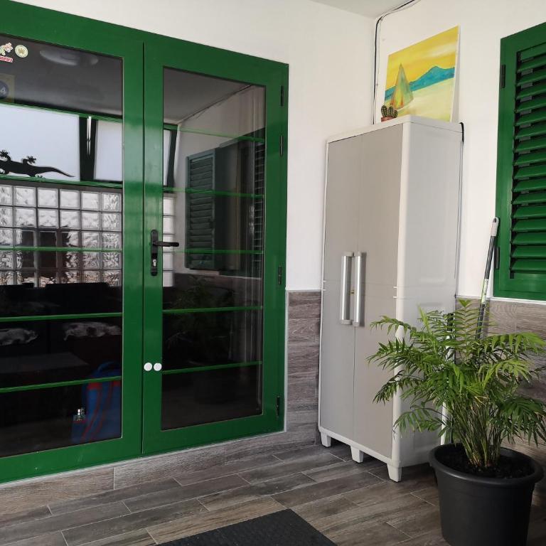 Canary Breakout - One-Bedroom Apartment - 4