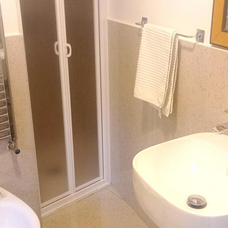 4 CameRe - Camera Doppia con Letti Singoli con Bagno Privato - 6