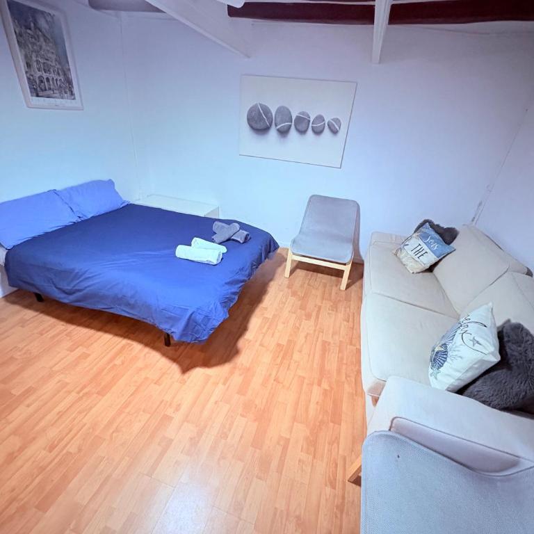 Stunning flat for 6 people 3 blocks from the beach plus welcome breakfast - Three-Bedroom Apartment - 46
