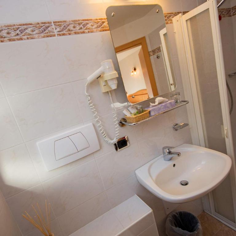 Hotel Miravalle - Camera Matrimoniale con Balcone - 9