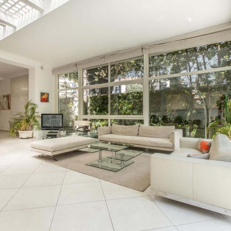 Heart of Cannes Luxury Stay - Steps from Beach & Palais - Five-Bedroom Loft with Sauna, Barbecue and Garden - 7