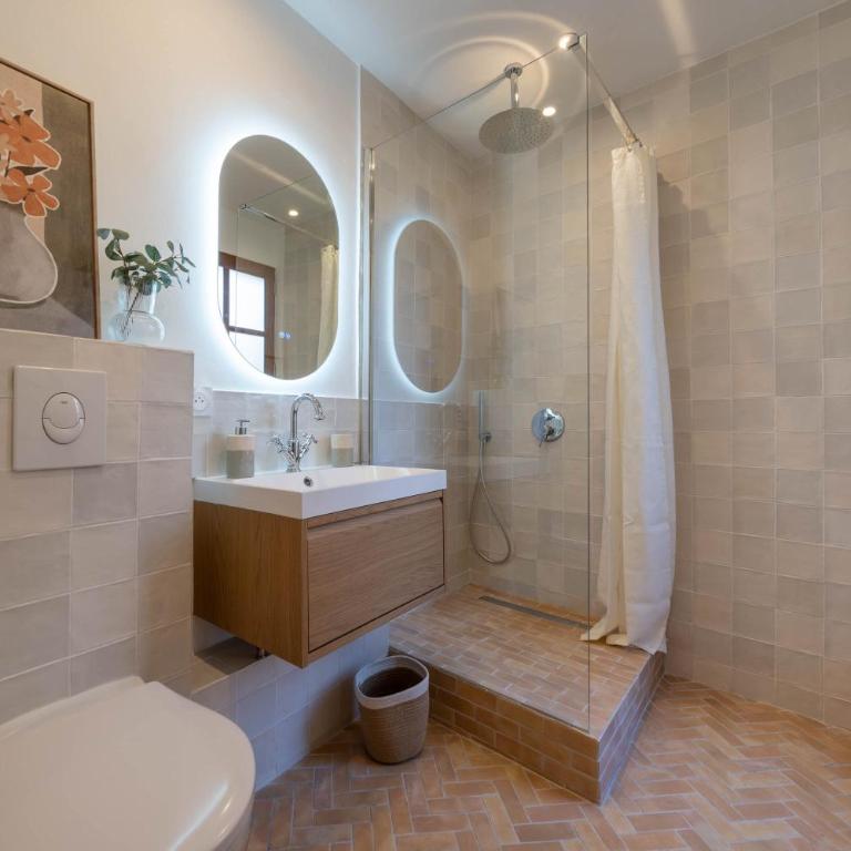 Exceptionnel - Couvent entièrement rénové - classé Patrimoine - Piscine, au calme et à 100 m du coeur de l'Isle - Villa avec Piscine Privée - 14