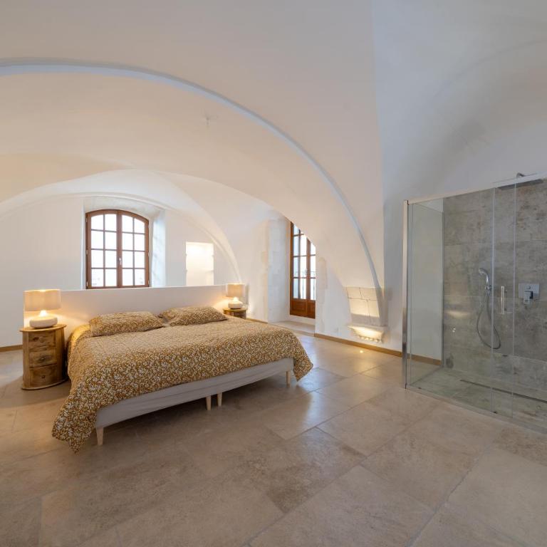 Exceptionnel - Couvent entièrement rénové - classé Patrimoine - Piscine, au calme et à 100 m du coeur de l'Isle - Villa avec Piscine Privée - 24