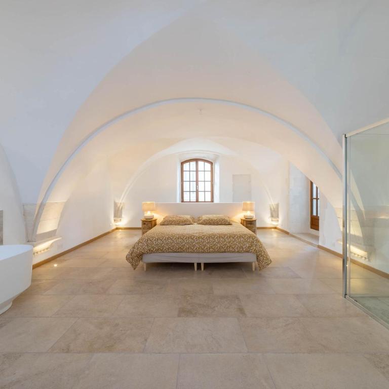 Exceptionnel - Couvent entièrement rénové - classé Patrimoine - Piscine, au calme et à 100 m du coeur de l'Isle - Villa avec Piscine Privée - 2