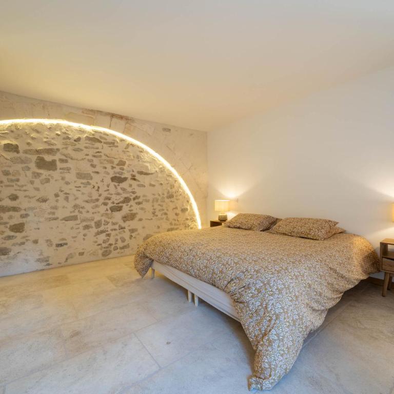 Exceptionnel - Couvent entièrement rénové - classé Patrimoine - Piscine, au calme et à 100 m du coeur de l'Isle - Villa avec Piscine Privée - 30
