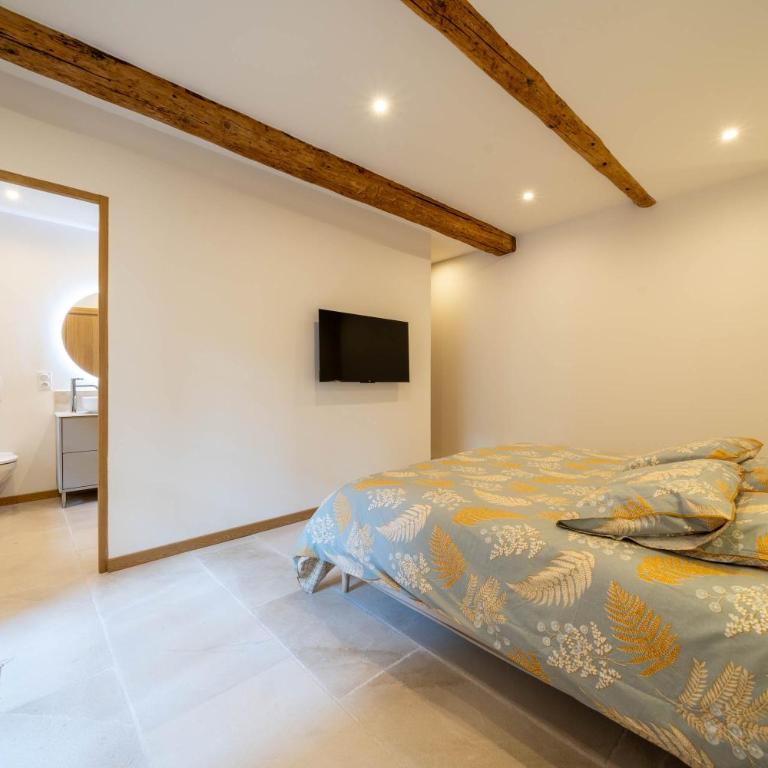 Exceptionnel - Couvent entièrement rénové - classé Patrimoine - Piscine, au calme et à 100 m du coeur de l'Isle - Villa avec Piscine Privée - 28