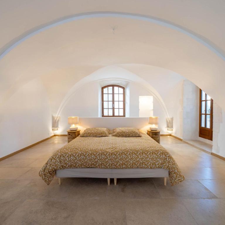 Exceptionnel - Couvent entièrement rénové - classé Patrimoine - Piscine, au calme et à 100 m du coeur de l'Isle - Villa avec Piscine Privée - 23