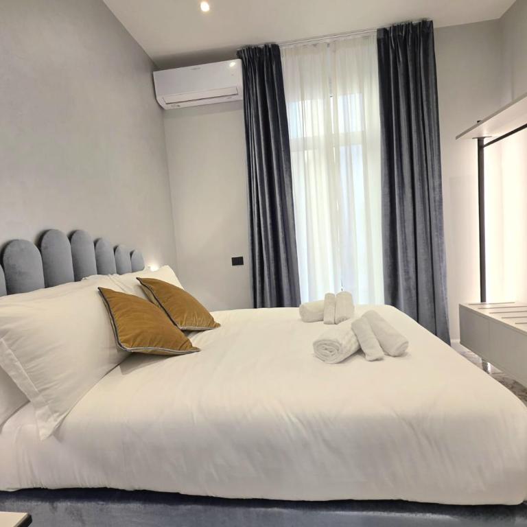 Victoria Suites - Camera Matrimoniale con Balcone - 17