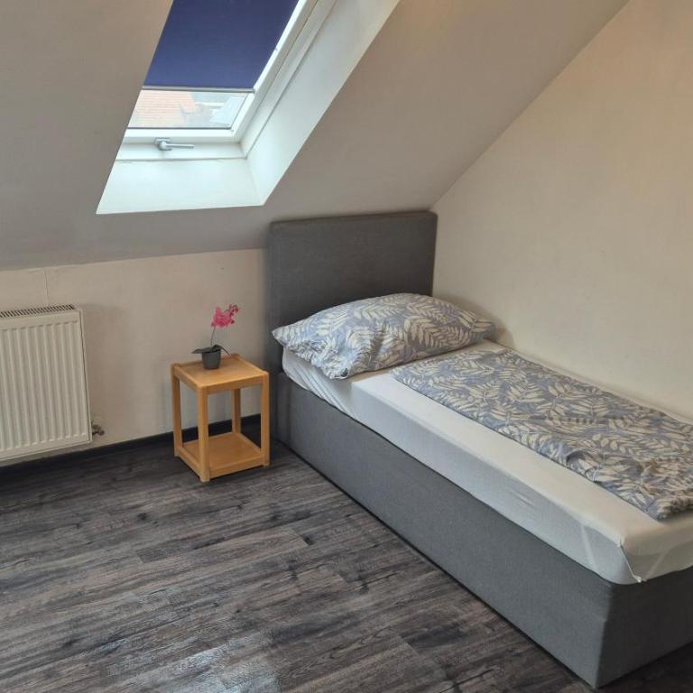 Betterhome Apartments am Stadion I Free Parking I Self Check-in - Familiensuite mit Balkon - 3