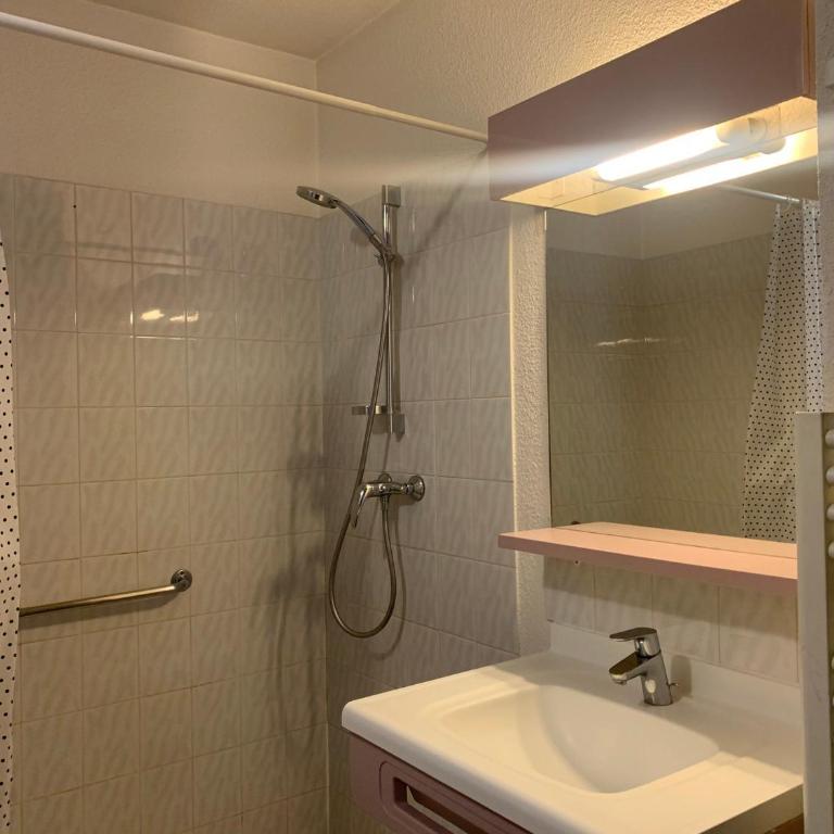 Studio PMR, 4 pers, centre-ville, parking, wifi - Studio - 9