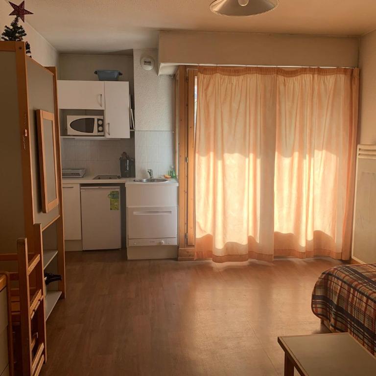 Studio PMR, 4 pers, centre-ville, parking, wifi - Studio - 11
