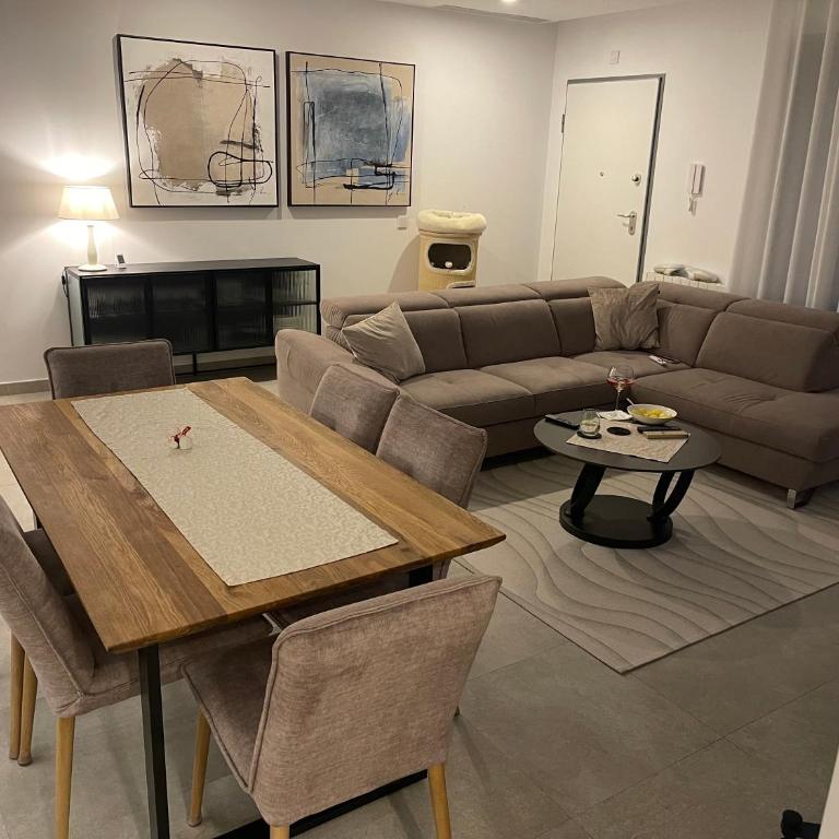 Gran Alcant Iconic Apartment Riki - Three-Bedroom Apartment - 19