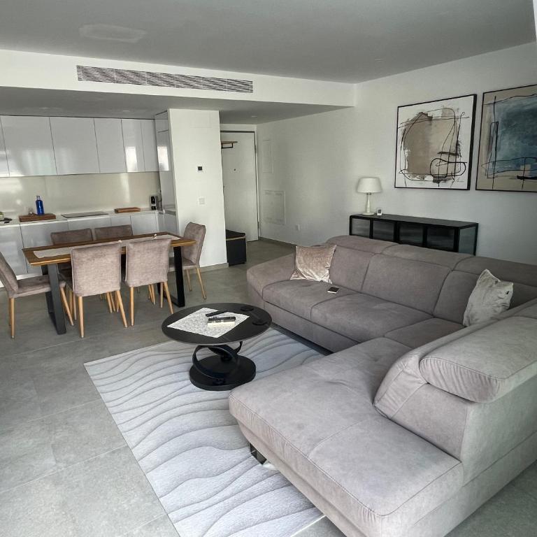 Gran Alcant Iconic Apartment Riki - Three-Bedroom Apartment - 17