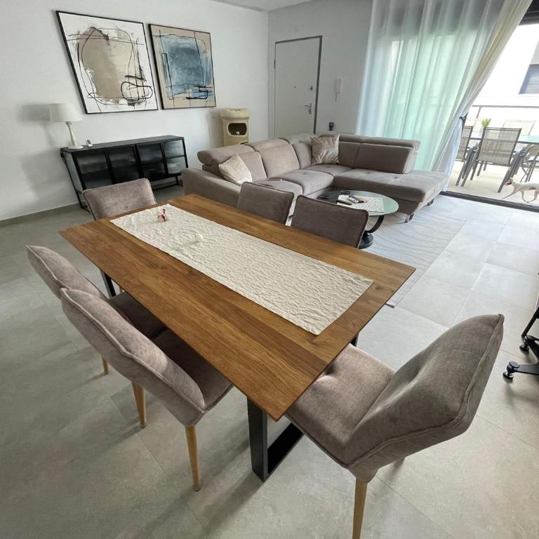 Gran Alcant Iconic Apartment Riki - Three-Bedroom Apartment - 24