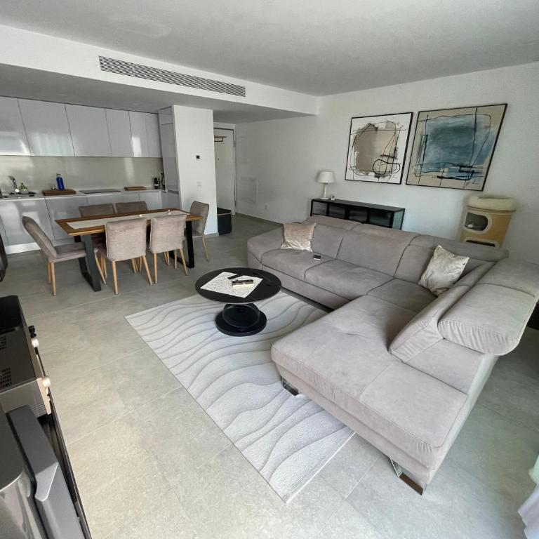 Gran Alcant Iconic Apartment Riki - Three-Bedroom Apartment - 15