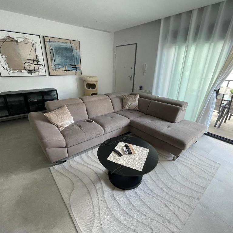 Gran Alcant Iconic Apartment Riki - Three-Bedroom Apartment - 18