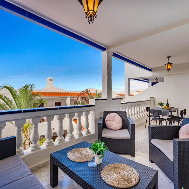 Los Cristianos Stay with Large Terrace & Heated Pool - Apartamento de 2 dormitorios - 3