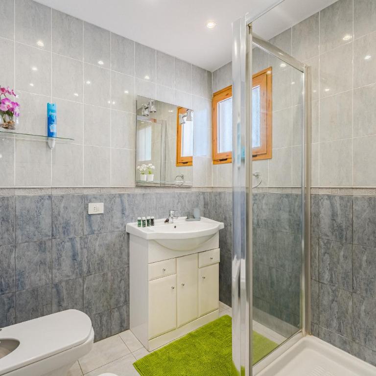 Los Cristianos Stay with Large Terrace & Heated Pool - Apartamento de 2 dormitorios - 11