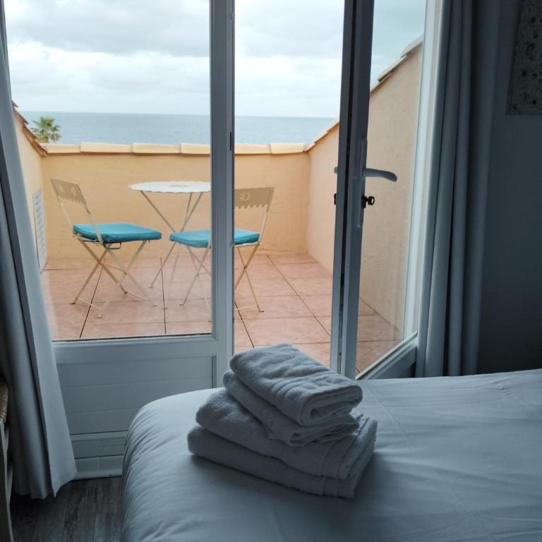 Hôtel Les Calanques - Chambre Double avec Patio - 8