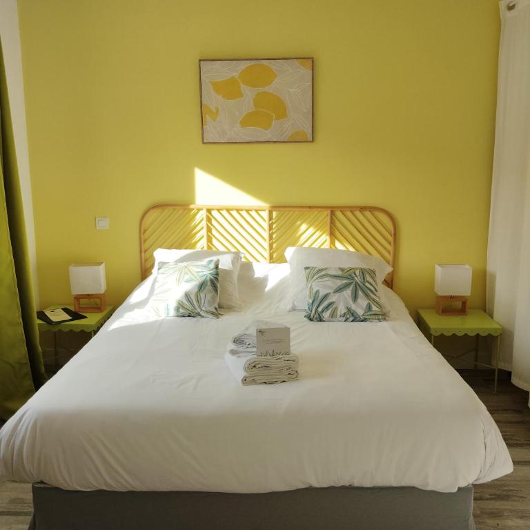 Hôtel Les Calanques - Chambre Triple Côté Route - 12