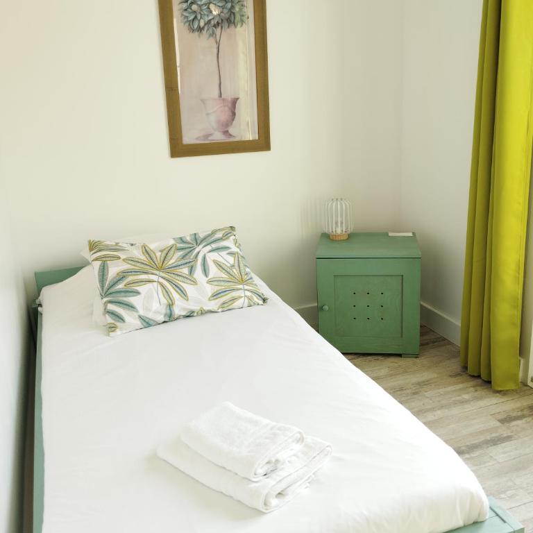 Hôtel Les Calanques - Chambre Triple Côté Route - 14