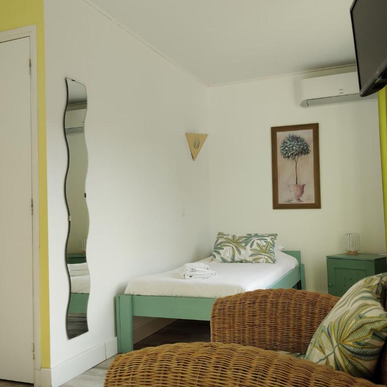 Hôtel Les Calanques - Chambre Triple Côté Route - 11