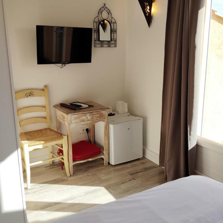 Hôtel Les Calanques - Chambre Double avec Patio - 7