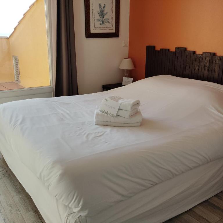 Hôtel Les Calanques - Chambre Double avec Patio - 6