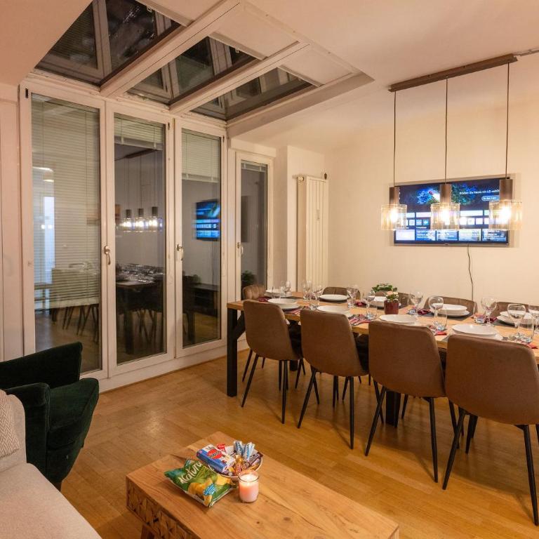 Munich Large Apartment 145 qm and 5 Bedrooms with Roof Terrace in centrally located 1 to 14 Guests - Five-Bedroom Apartment - 5