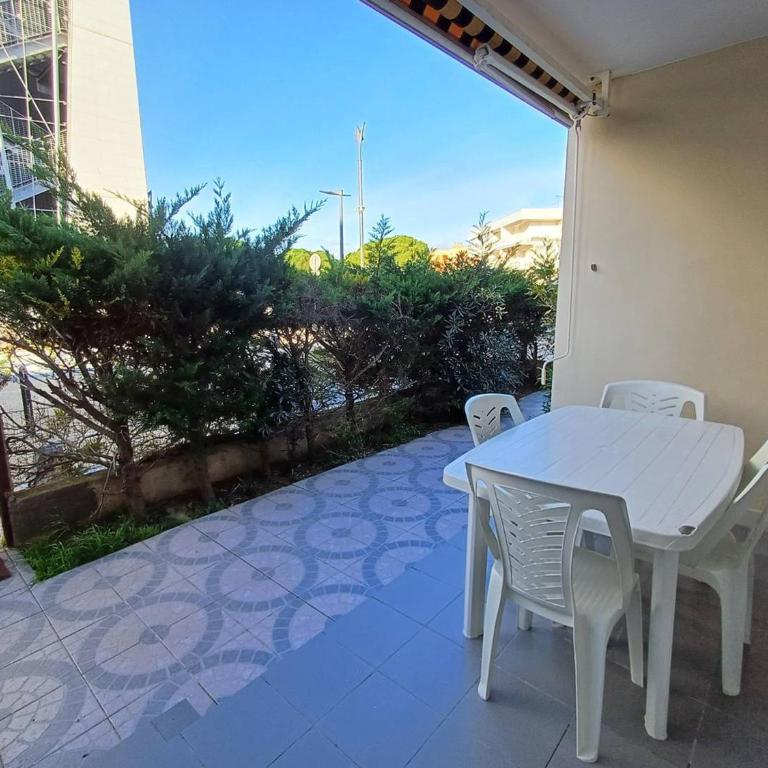 Charmant F2 avec terrasse près de l'Étang de Thau, équipé pour 4 pers. et proche établissement thermal - FR-1-571-41 - Apartment (4 Adults) - 1
