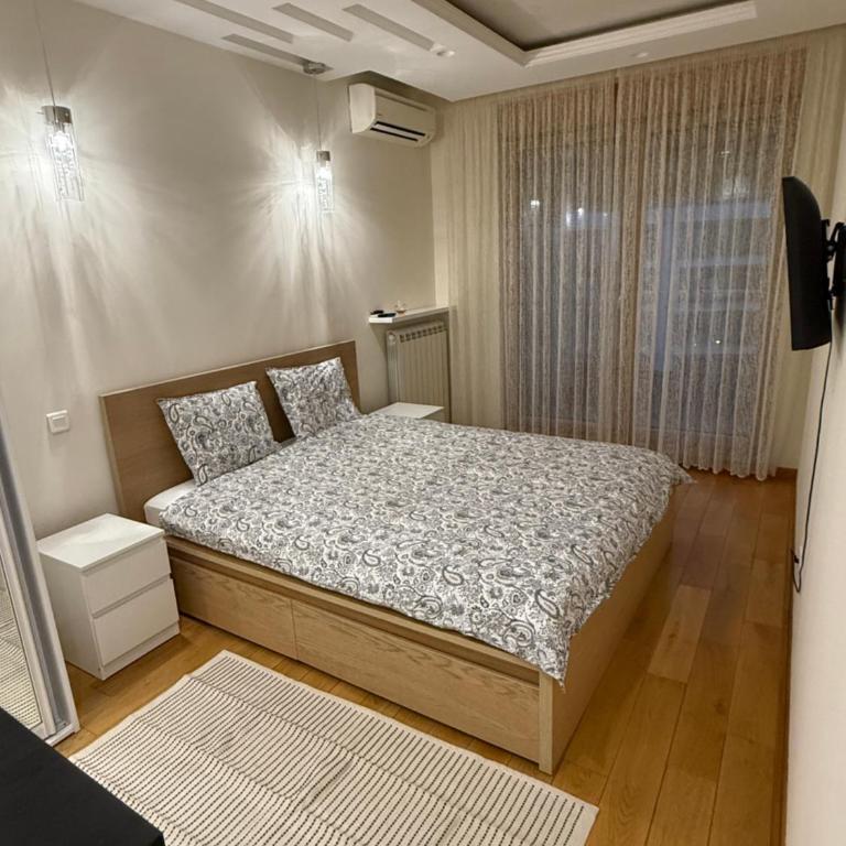 Central Garden grand luxurious apt - Three-Bedroom Apartment - 6