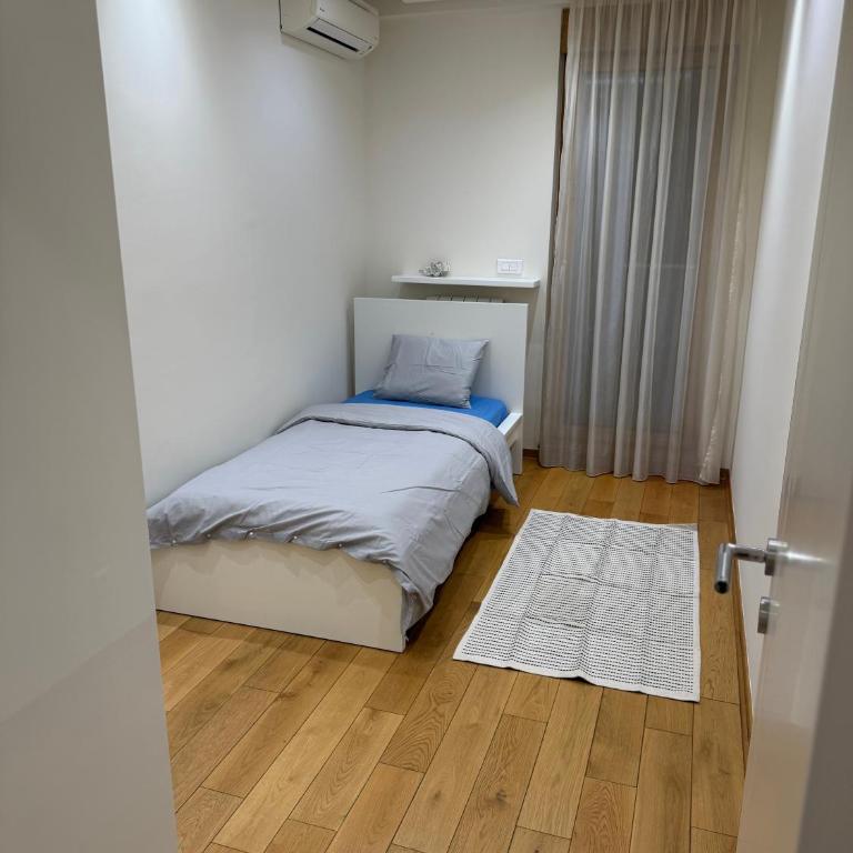 Central Garden grand luxurious apt - Three-Bedroom Apartment - 8