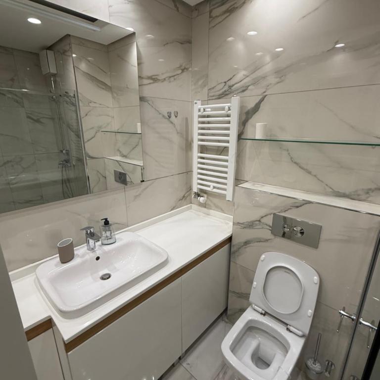 Central Garden grand luxurious apt - Three-Bedroom Apartment - 9