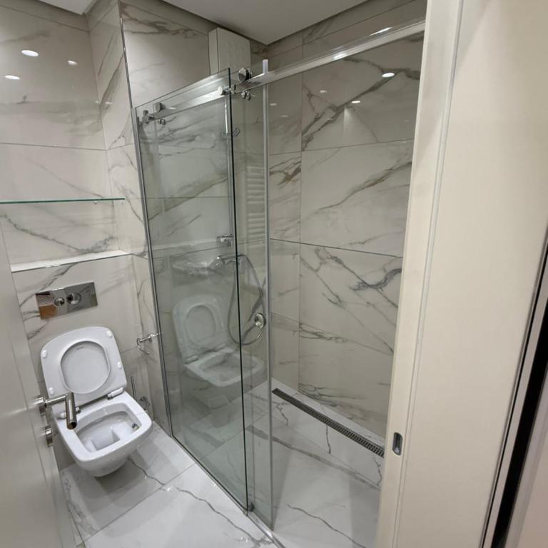 Central Garden grand luxurious apt - Three-Bedroom Apartment - 10