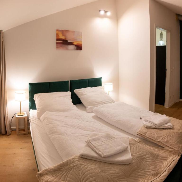 Munich Large Apartment 155 qm with 4 Bedrooms top located 1 to 12 guests - Four-Bedroom Apartment - 28