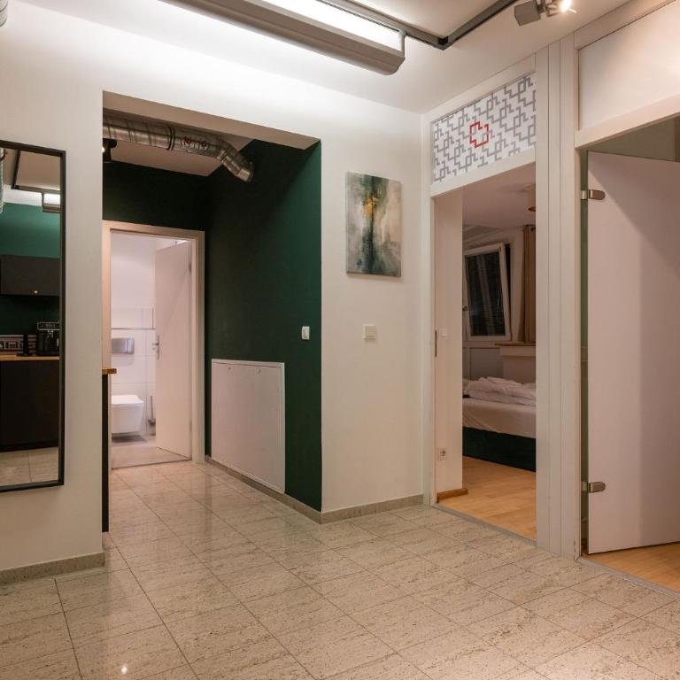 Munich Large Apartment 155 qm with 4 Bedrooms top located 1 to 12 guests - Four-Bedroom Apartment - 20